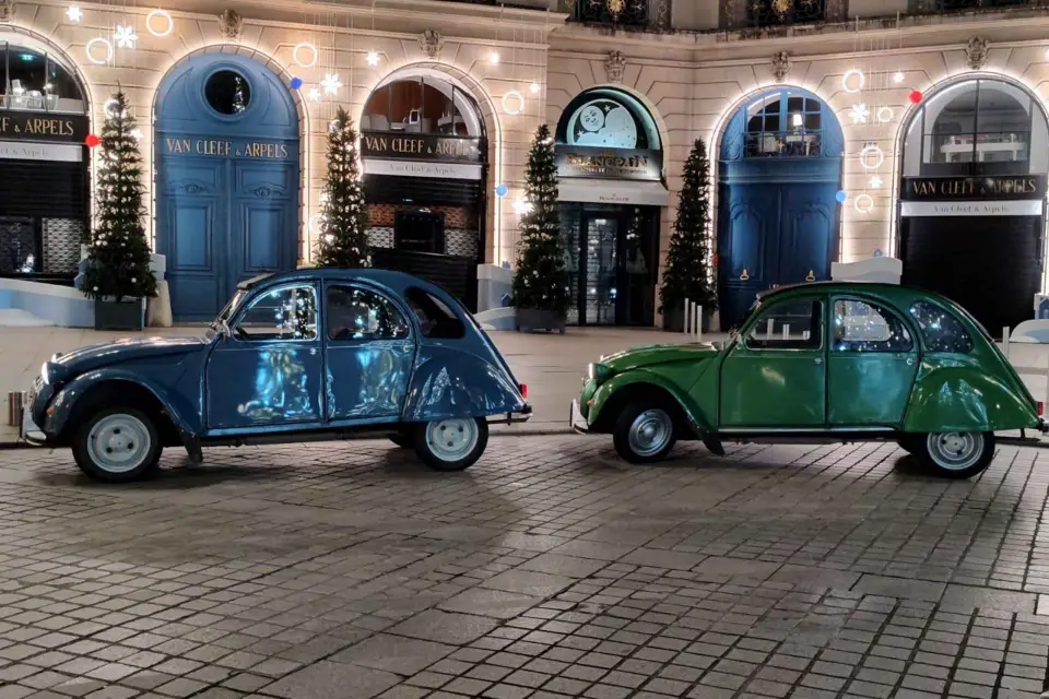 París: Tour privado de las luces de Navidad en Citroën 2CV 2h