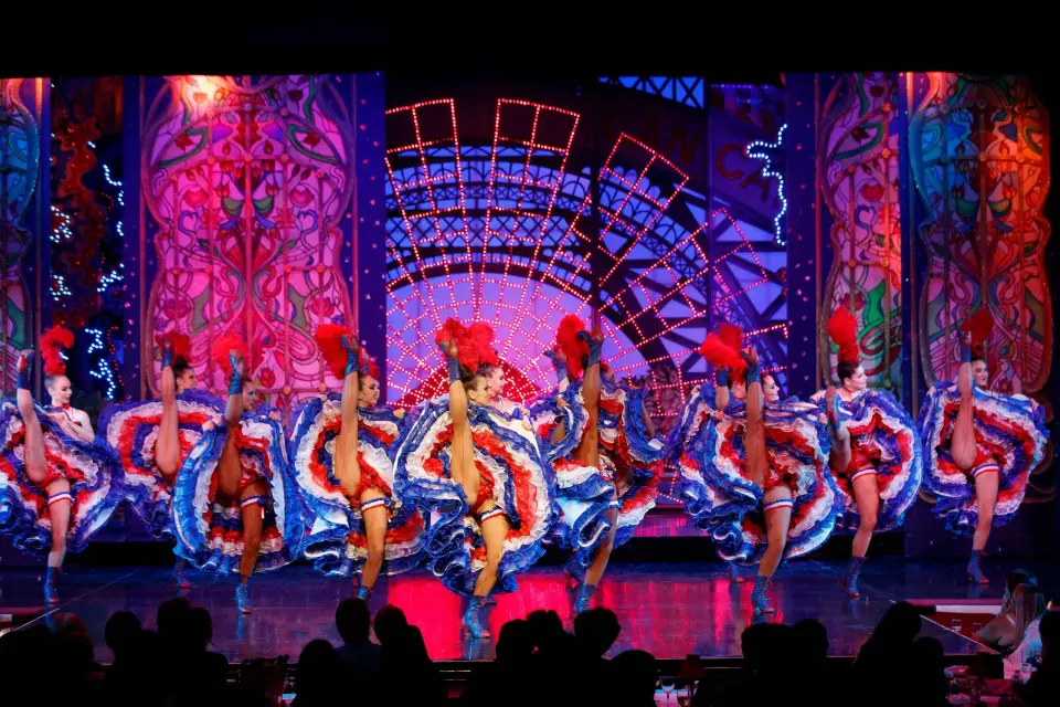 París: Tour turístico nocturno y espectáculo del Moulin Rouge