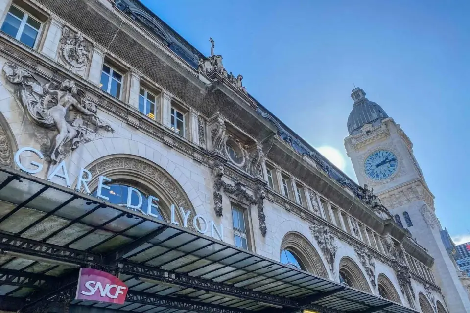 Traslado privado de salida de París: Hotel a Estación de Tren