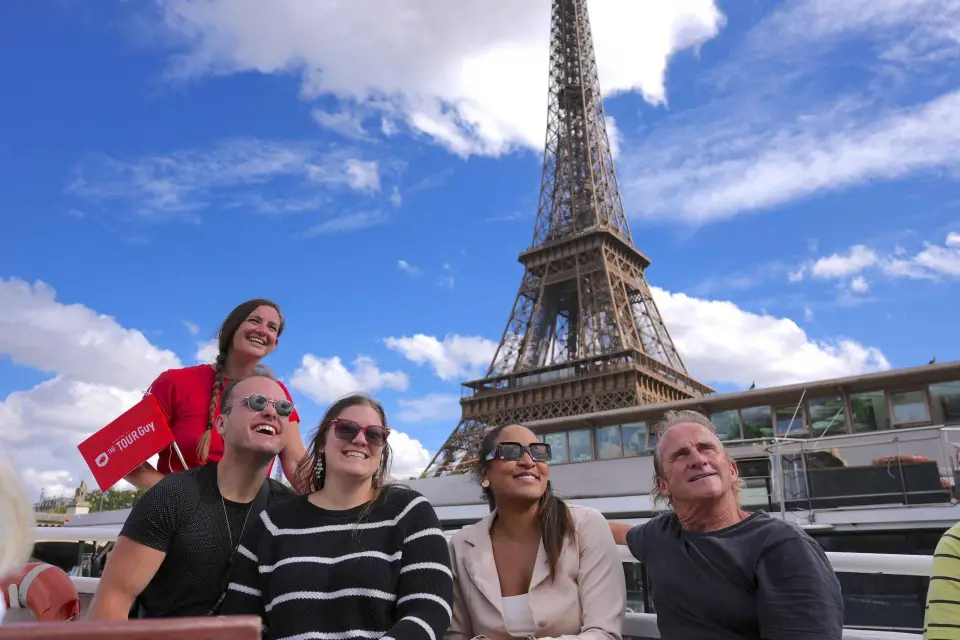 París: Visita Destacada con la Torre Eiffel, el Louvre y un Crucero