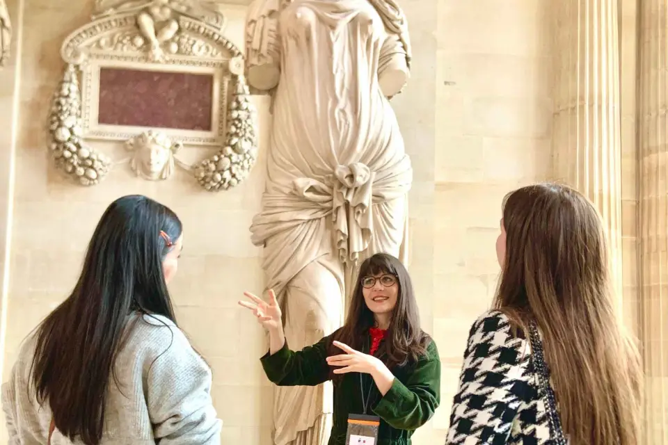 París: Visita guiada sin hacer cola al Museo del Louvre con un artista