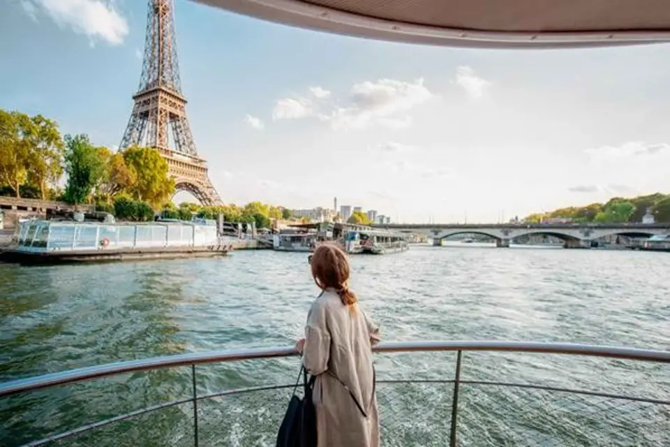 París: Visita guiada a la Torre Eiffel y crucero por el Sena