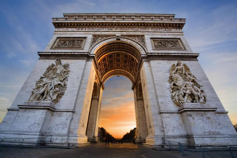 Visita de orientación de París en grupo reducido con un conductor experto