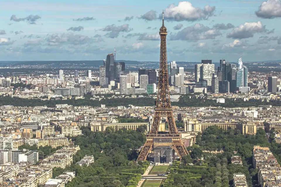 París: Visita a la Torre Eiffel con acceso a la Cumbre o al Segundo Piso