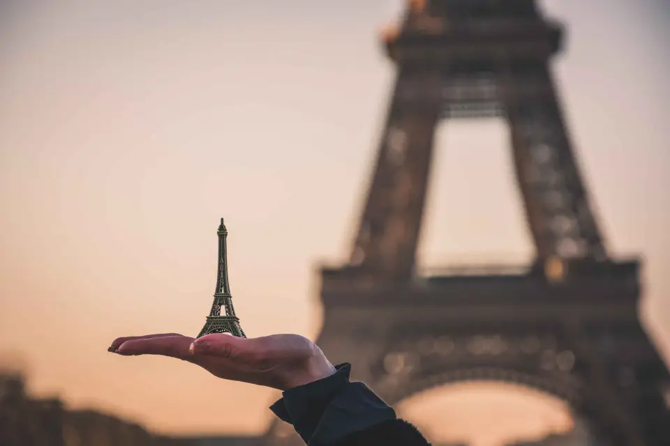 París: Visita a la Torre Eiffel con acceso al Segundo Piso o a la Cumbre