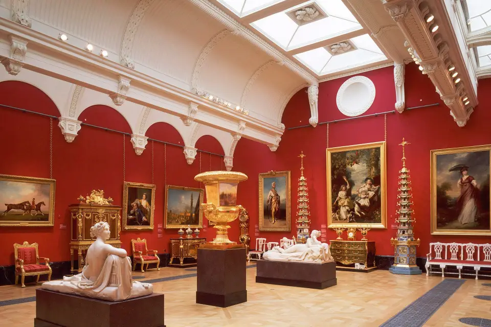 Entrada a la King's Gallery del palacio de Buckingham