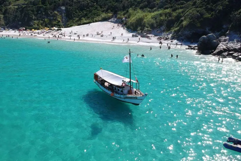 Arraial do Cabo: Excursión especial en barco + tour de la ciudad