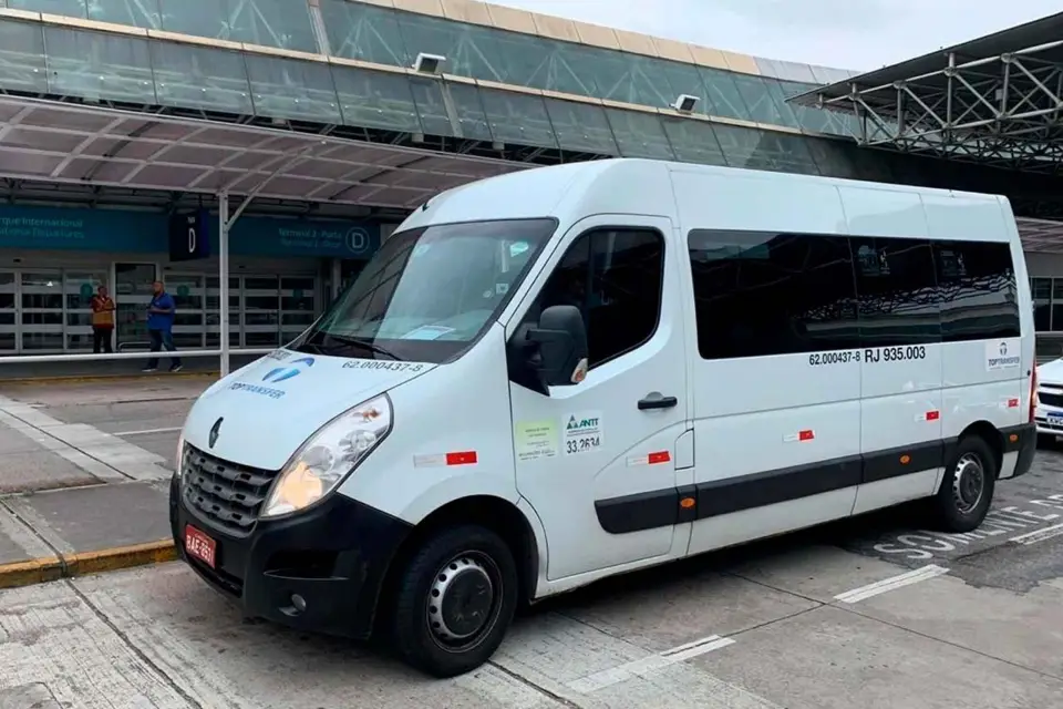 From Barra da Tijuca: Shared Transfer to Araçatiba