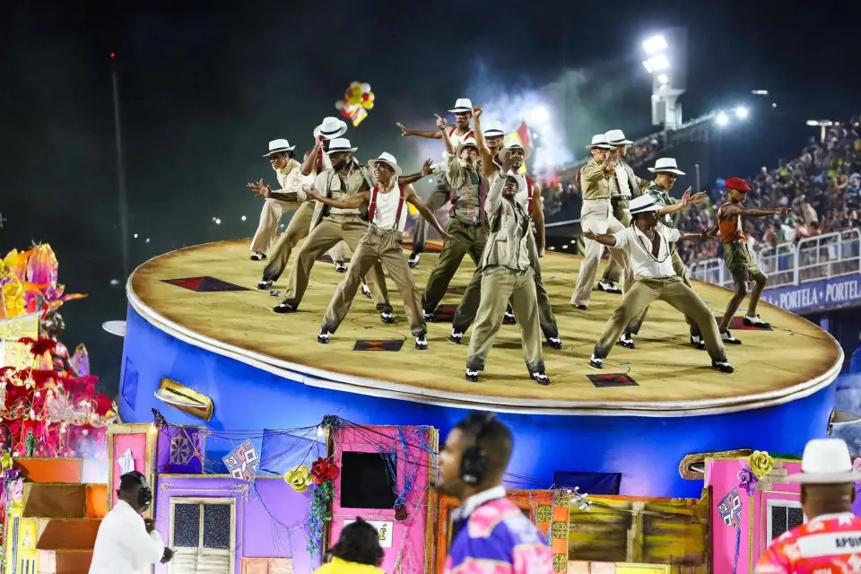 Carnaval de Río 2025: Desfile en el Sambódromo + Traslado
