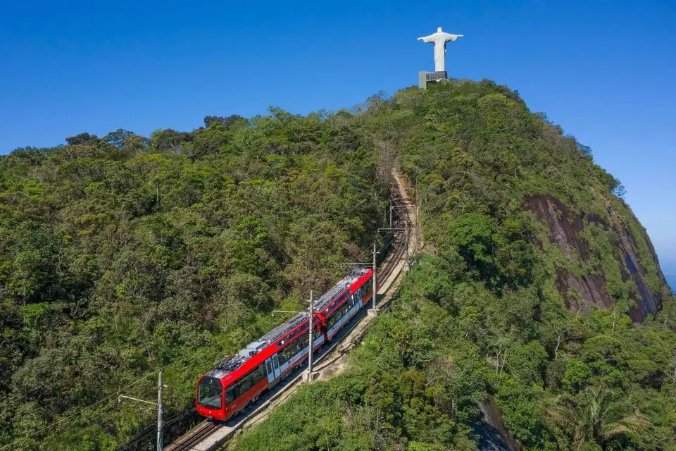 Cristo Redentor, morro de Pan de Azúcar y Maracaná en tren