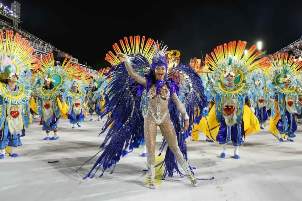 Desfile de Carnaval en el Sapucaí 2025 con traslado