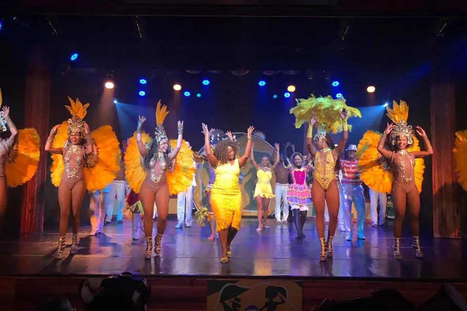 Río: Ginga Espectáculo Tropical de Samba y Folclore