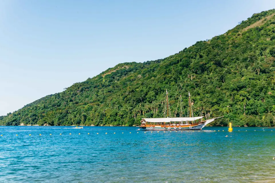 Desde Río: paseo en barco por Angra dos Reis con almuerzo