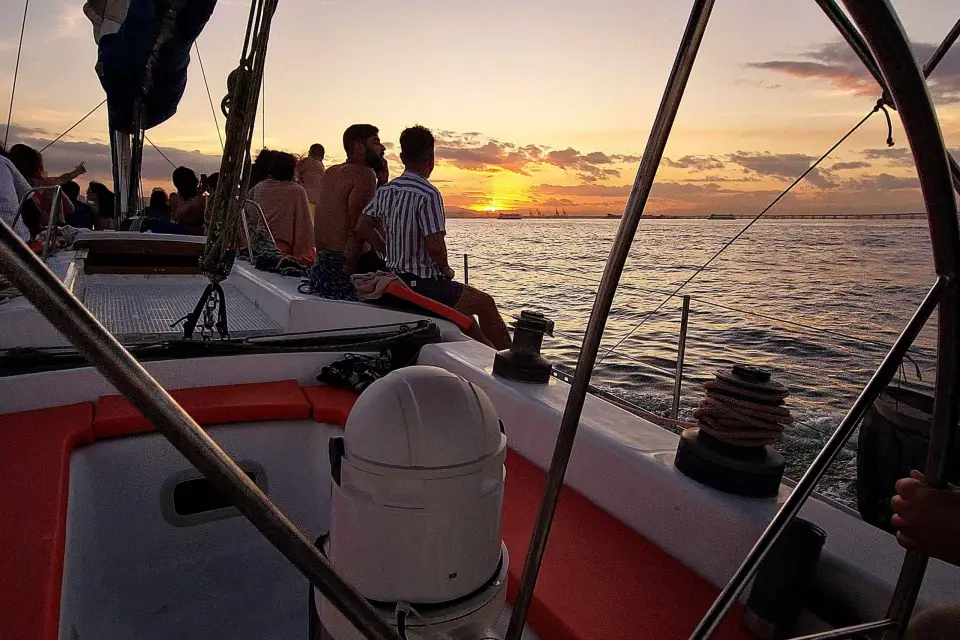 Río de Janeiro: Paseo en Velero por la Bahía de Guanabara al Atardecer y Copas