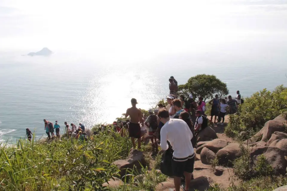Pedra do Telégrafo: Sendero y Descubrimiento de la Belleza de la Playa