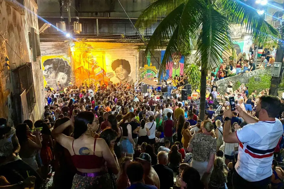 Río: Pub Crawl en Pedra do Sal con samba en directo y caipirinhas