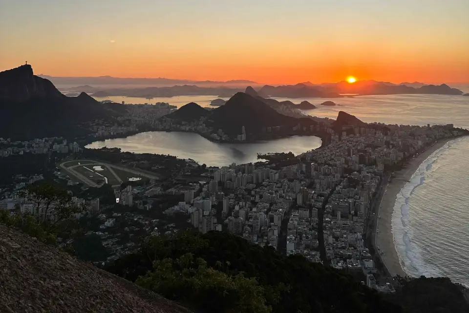 Trilha Morro Dois Irmãos e descida pela Favela do Vidigal
