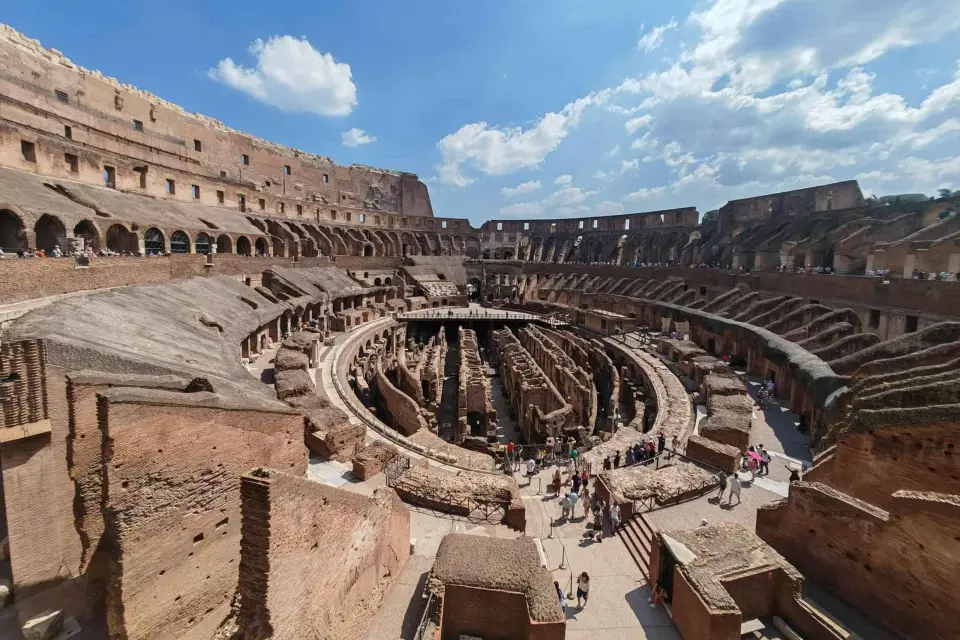 Roma: Acceso a la Arena del Coliseo con aplicación de audioguía
