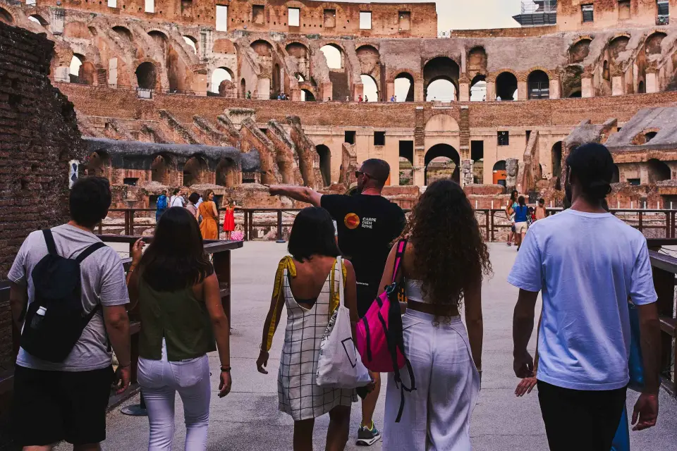 Roma: Acceso a la Arena del Coliseo y Visita de la Ciudad Antigua en grupo reducido