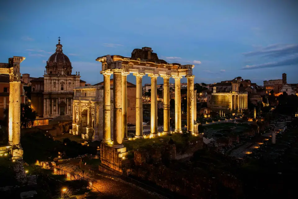 La Antigua Roma Bajo las Estrellas: Tour a pie nocturno
