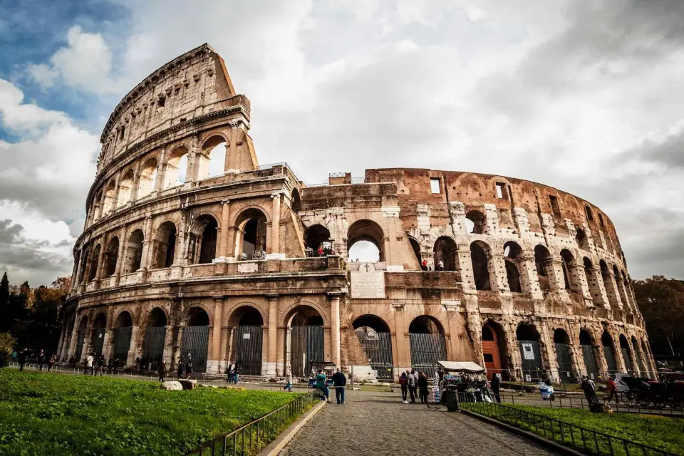 Roma: Coliseo Arena y Foro Romano Tour en grupo reducido