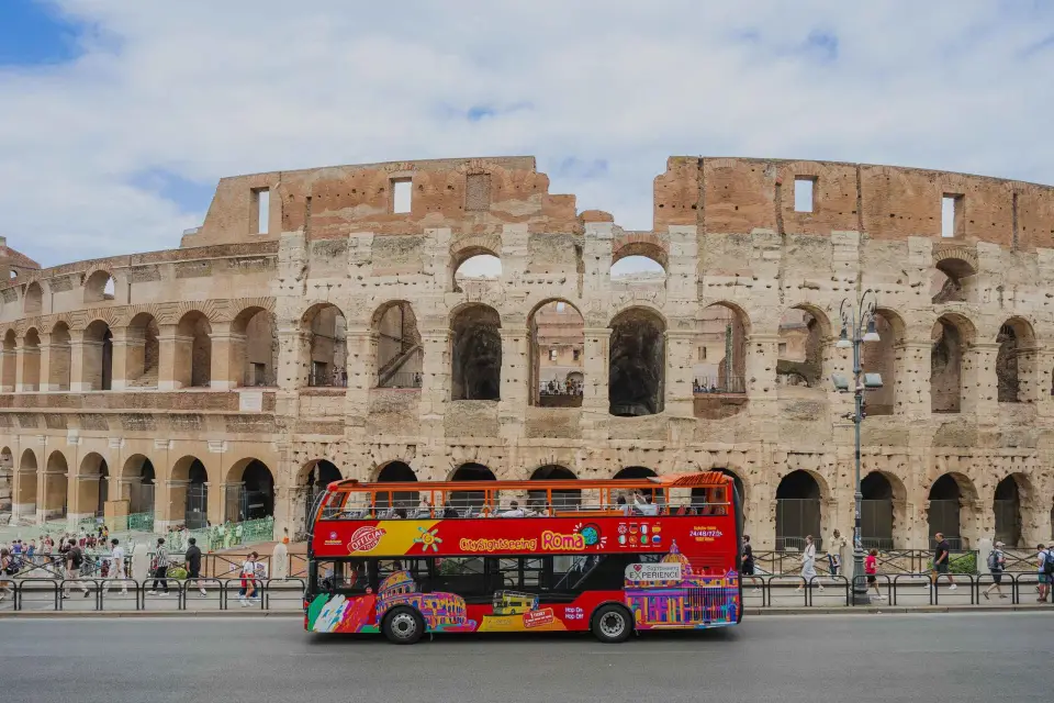 Roma: Autobús turístico Hop-on Hop-off con Audioguía
