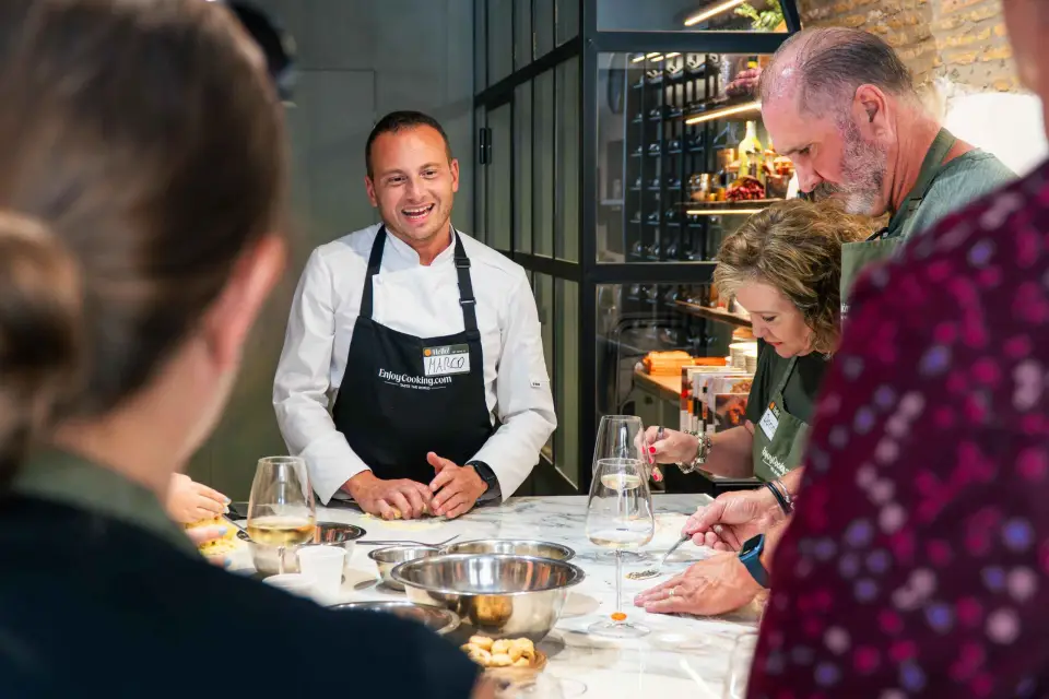 Roma: Clase de Cocina de Pasta, Ravioli y Tiramisú en el Coliseo