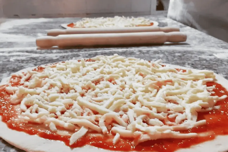 Roma: Clase de Cocina de Pizza y Tiramisù con Copa de Vino