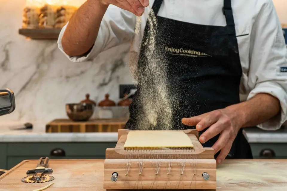 Roma: Clase de Elaboración de Pasta y Tiramisú con Chef Italiano y Vin