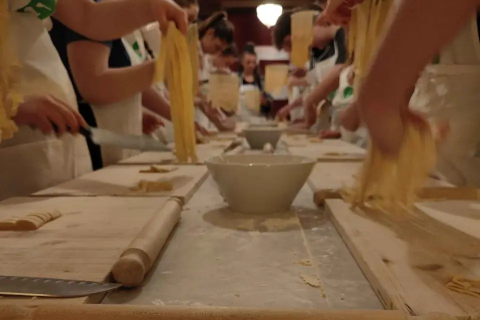 Roma: Clase de Fettucine y Tiramisú cerca de la Plaza de España