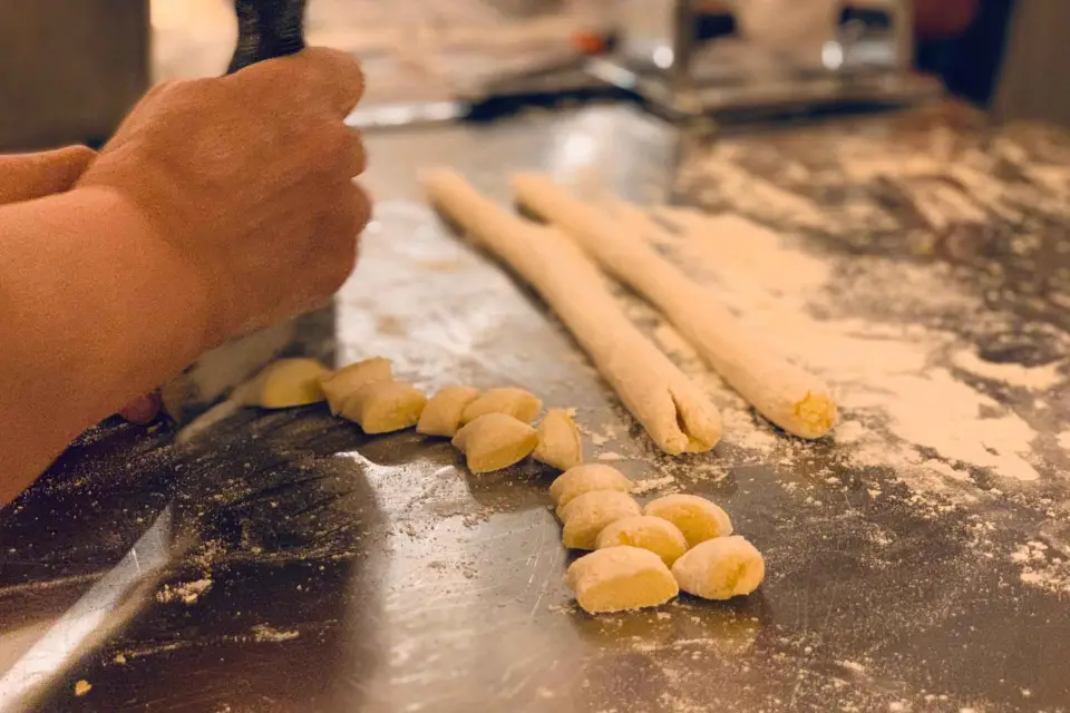 Roma: Clase de Pasta y Tiramisú con Vino Fino Gratis