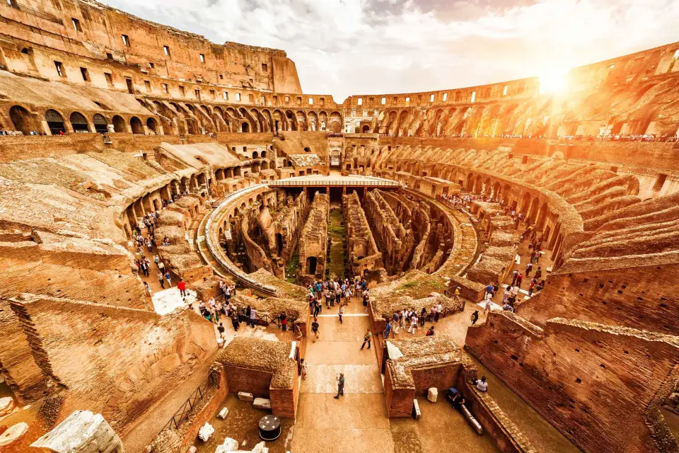 Roma: Coliseo con Arena y tour a pie de la ciudad