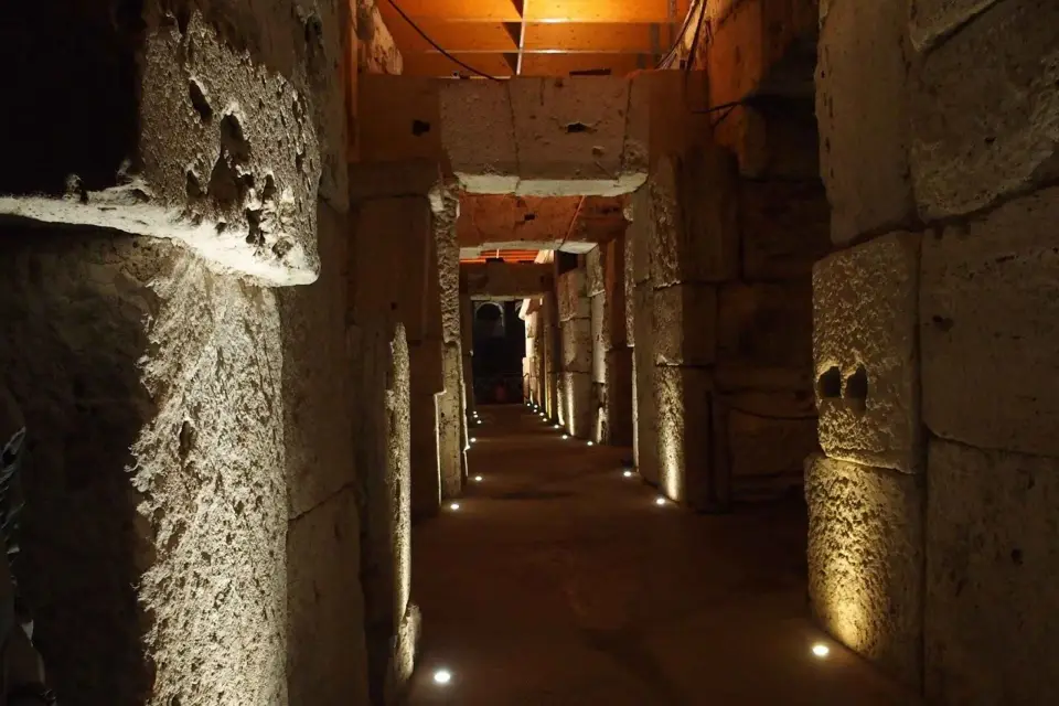 Roma: Historia Antigua y Visita Subterránea al Coliseo