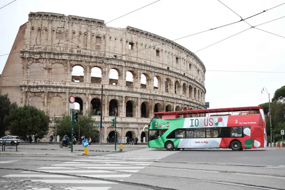 Roma: Hop-on & Hop-off Bus Pass con tour guiado por el Coliseo