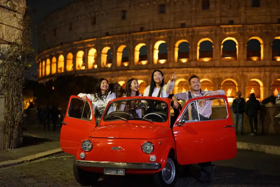 La Magia Nocturna de Roma: Recorrido en coche de época Fiat 500