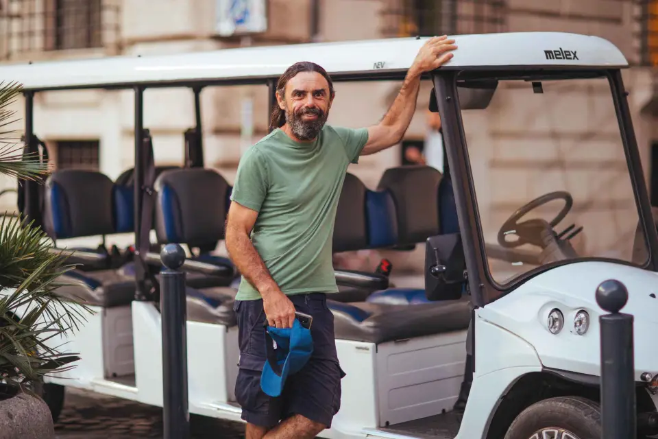 Roma: Paseo nocturno en carrito de golf con aperitivo