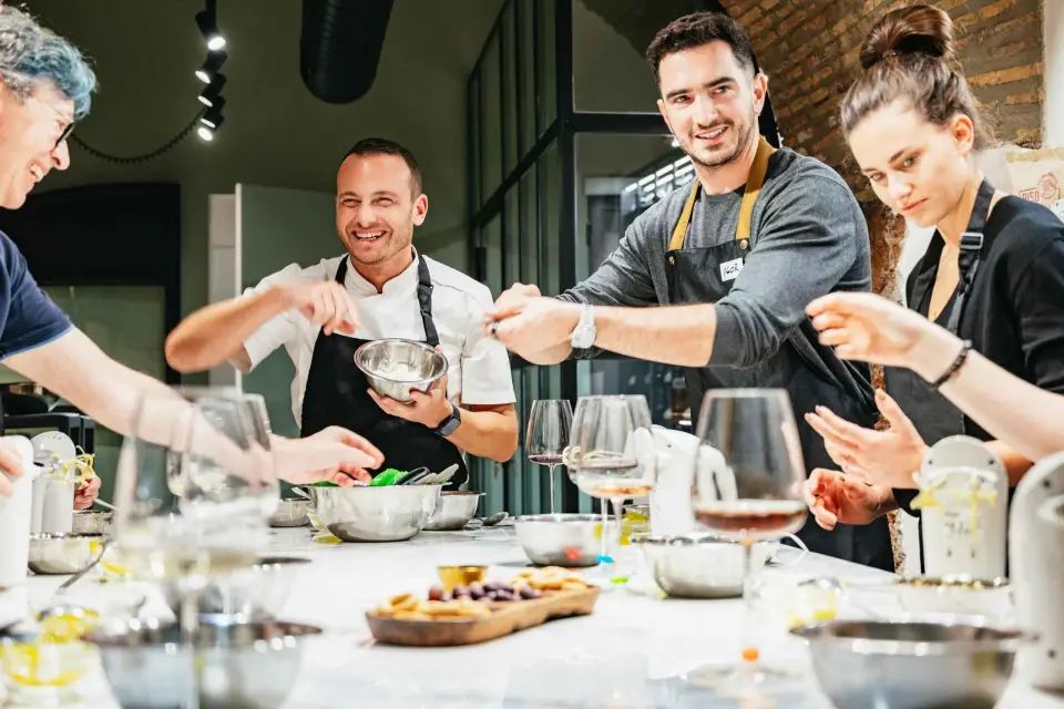 Roma: Pasta casera y Tiramisú Clase de cocina para grupos reducidos