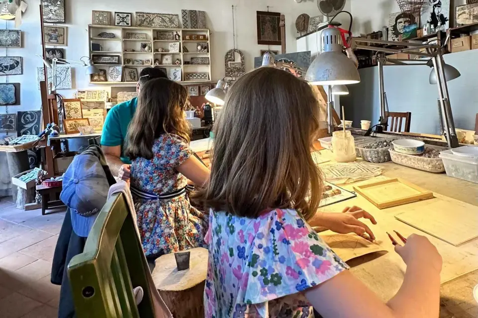 Taller de elaboración de mosaicos en el Trastevere de Roma