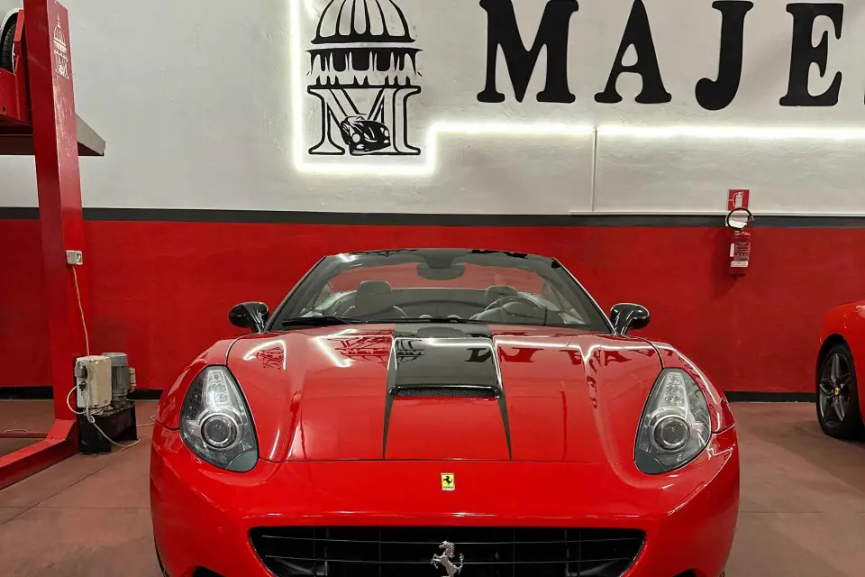 Testdrive Ferrari Visita guiada por las zonas turísticas de Roma