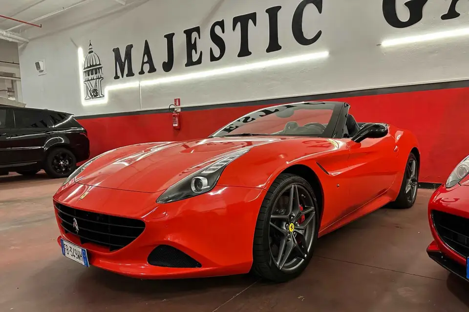 Testdrive Ferrari Visita guiada por las zonas turísticas de Roma