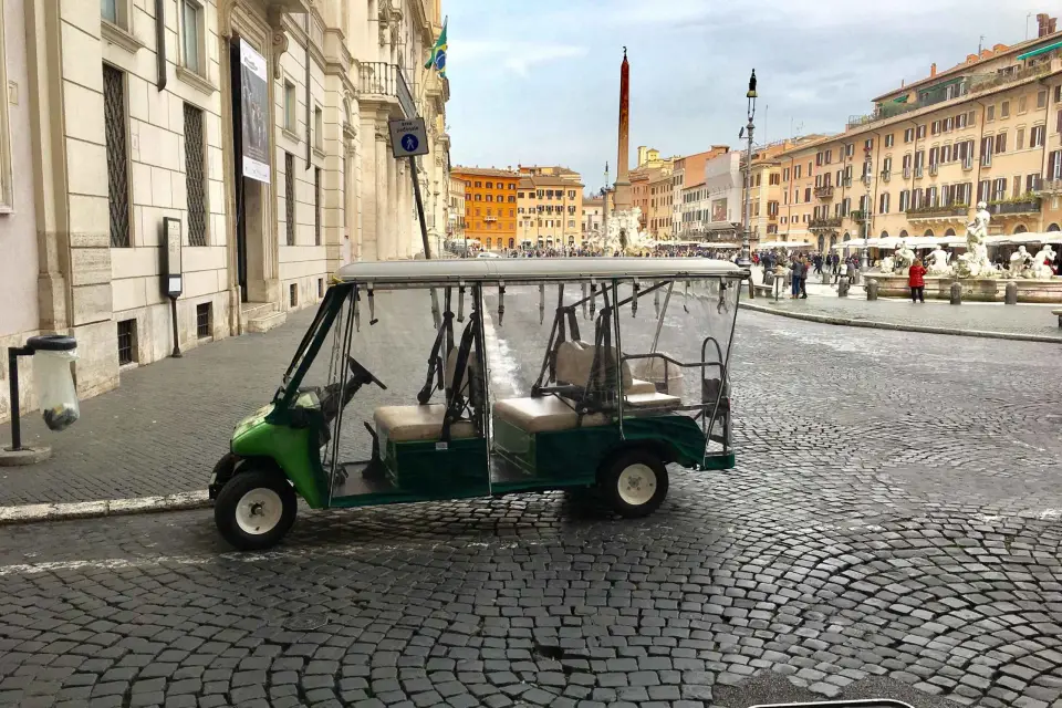 Roma: tour de la ciudad imperial en carrito de golf con traslado opcional
