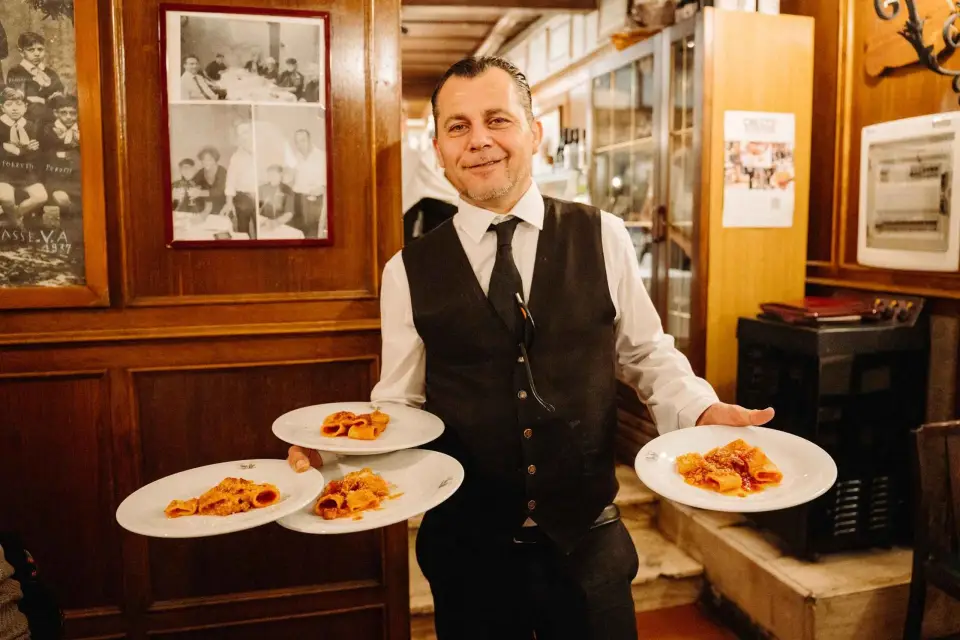 Roma: Visita nocturna enogastronómica a lugares emblemáticos de la ciudad