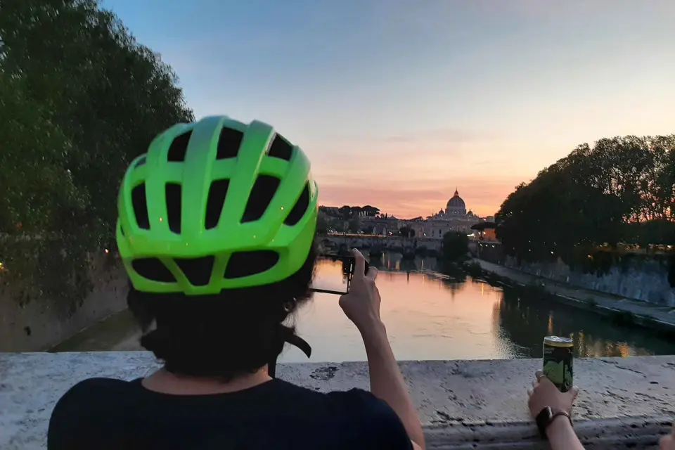 Roma: Tour nocturno en bicicleta eléctrica con opción de pizza