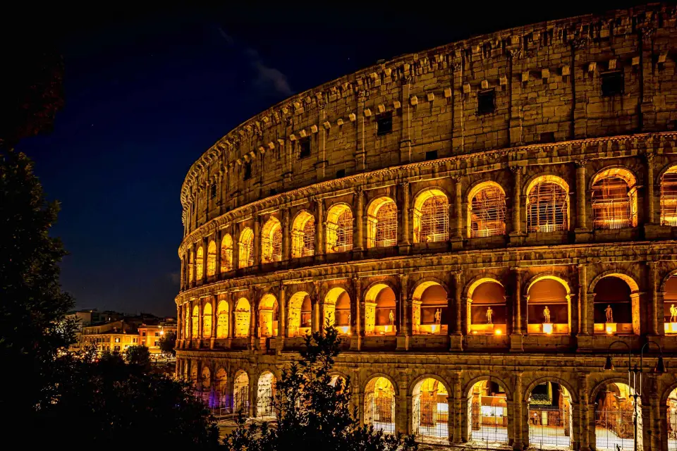 Roma: Tour nocturno en grupo reducido con pizza y helado