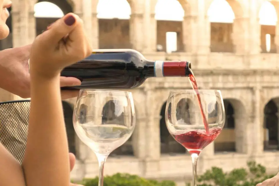 Roma: Tour a pie ¡con una copa en la mano!
