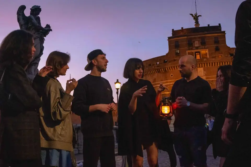 Roma: Tour a pie nocturno paranormal y callejuelas secretas