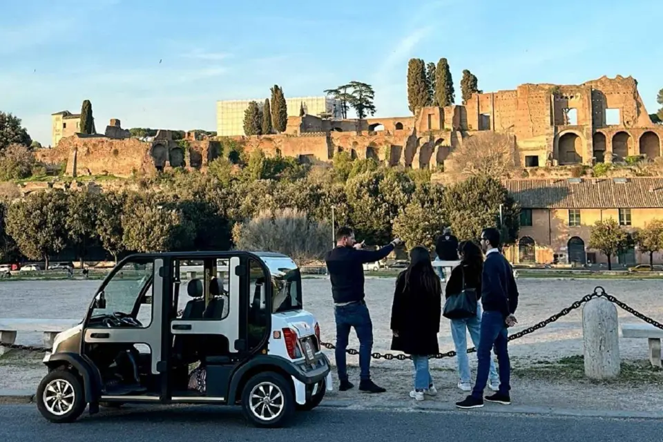 Roma: Tour privado en carrito de golf con servicio de recogida