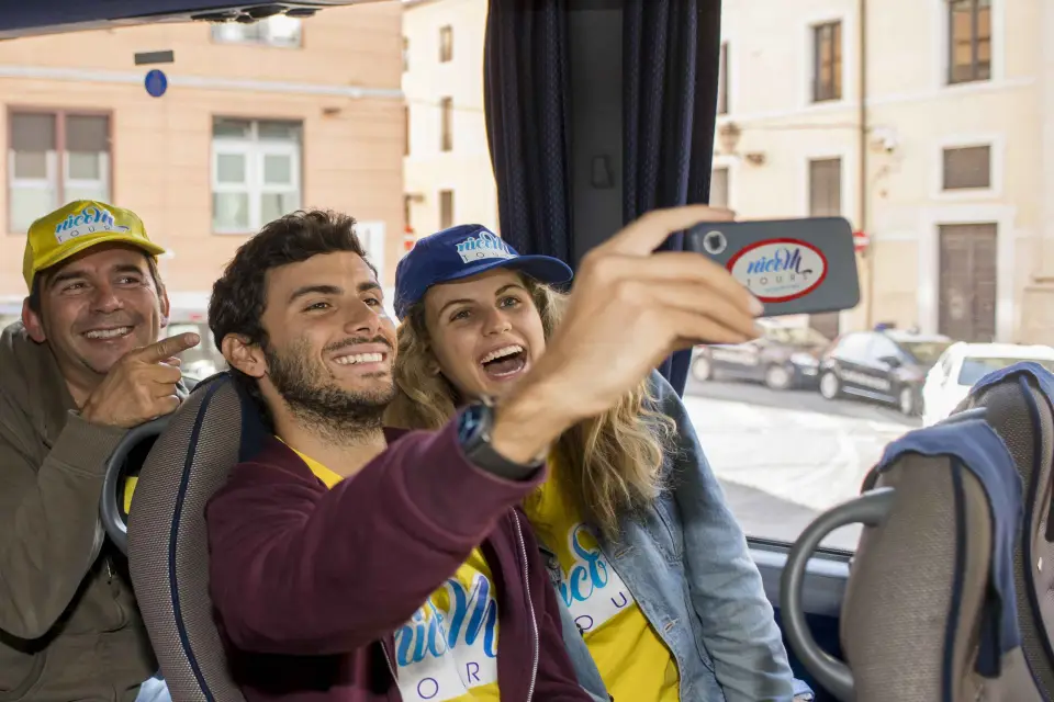 Desde Roma: Traslado de ida y vuelta a Tívoli con tickets de entrada