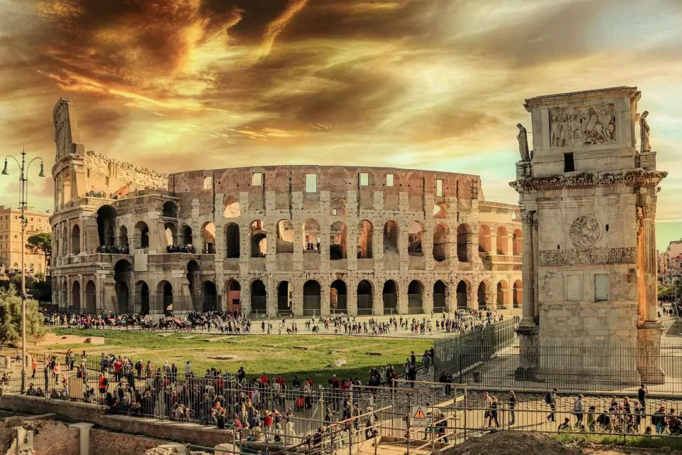 Roma: Visita al Coliseo al atardecer con entrada