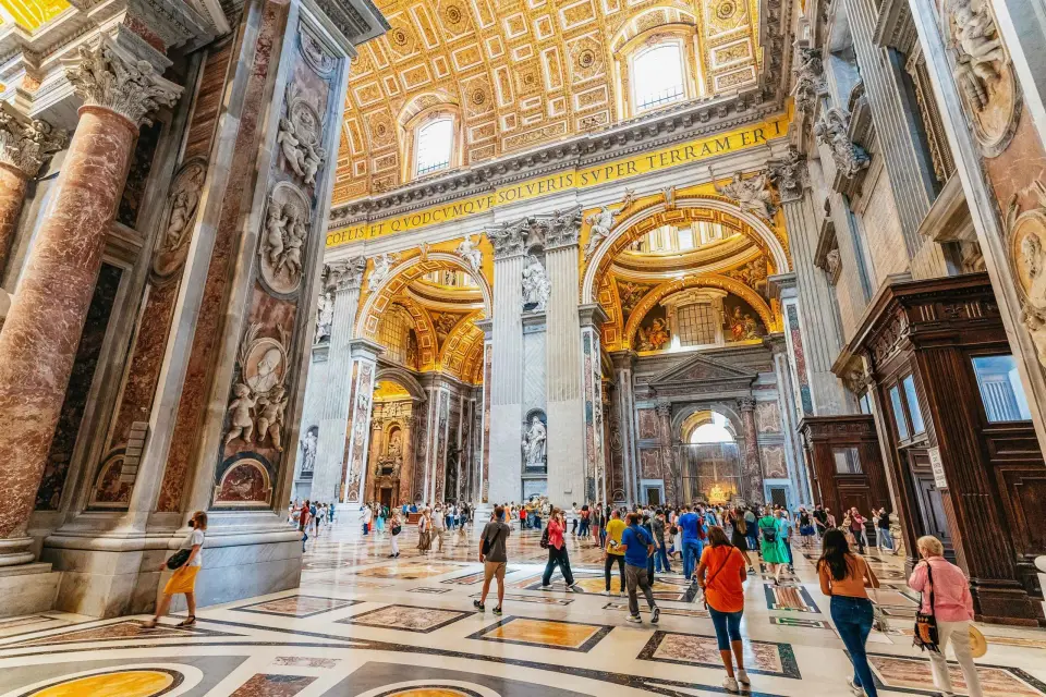 Roma: Visita guiada a la Basílica de San Pedro, Plaza y Grutas
